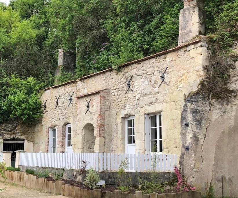 Nuit Insolite Dans Une Troglodyte ! Villa Nazelles-Negron Exterior photo